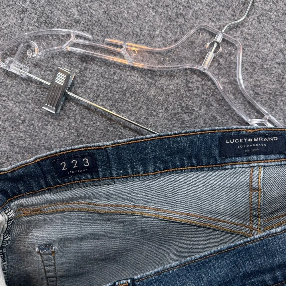 Lucky Brand 223 Straight Jeans Mens 36x28 Blue Medium Wash Denim Classic Fit